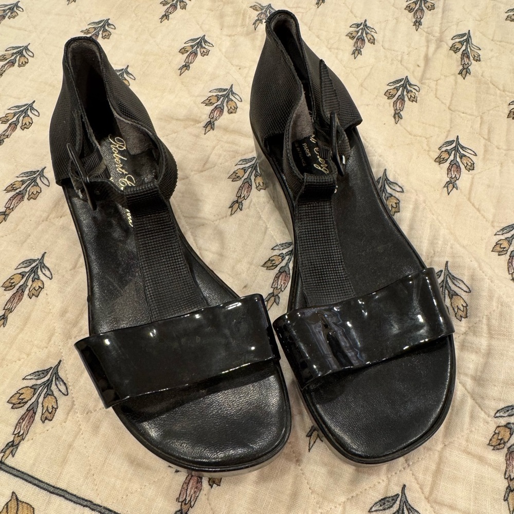ROBERT CLERGERIE LEATHER & PATENT PLATFORM T-STRAP SANDALS